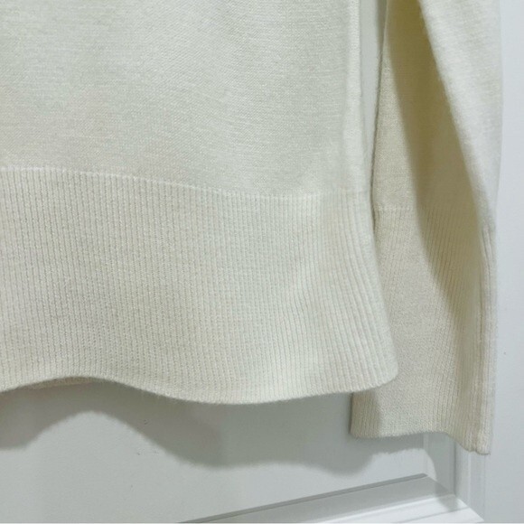 Scott Taylor Ivory V-Neck Sweater Women's Sz. Medium Pearl/Sequin Collar Soft - Picture 11 of 11